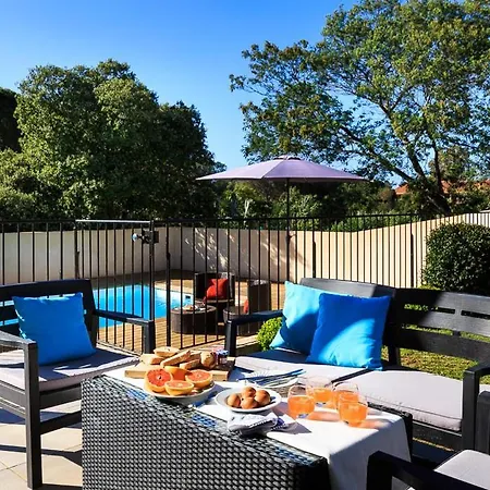 Sleeps 6 Pool Air Con Wifi La Vaccaja