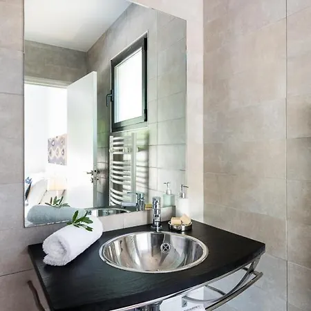 Sleeps 6 Pool Air Con Wifi *