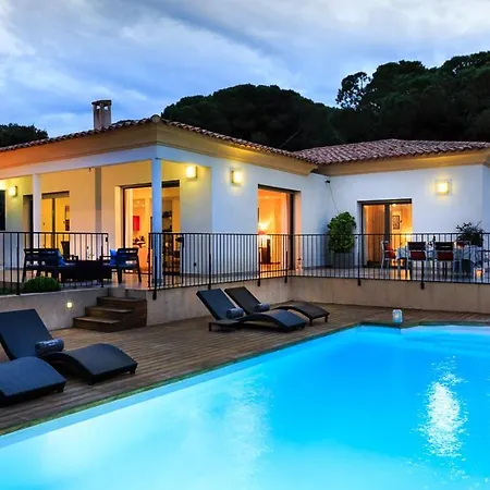 Sleeps 6 Pool Air Con Wifi *