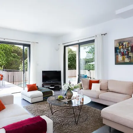 Sleeps 6 Pool Air Con Wifi