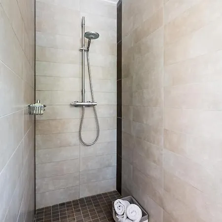 Sleeps 6 Pool Air Con Wifi * La Vaccaja