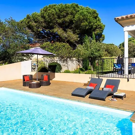 Sleeps 6 Pool Air Con Wifi *