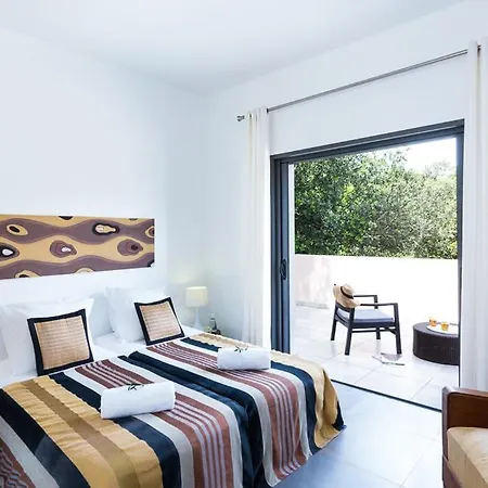 Sleeps 6 Pool Air Con Wifi La Vaccaja